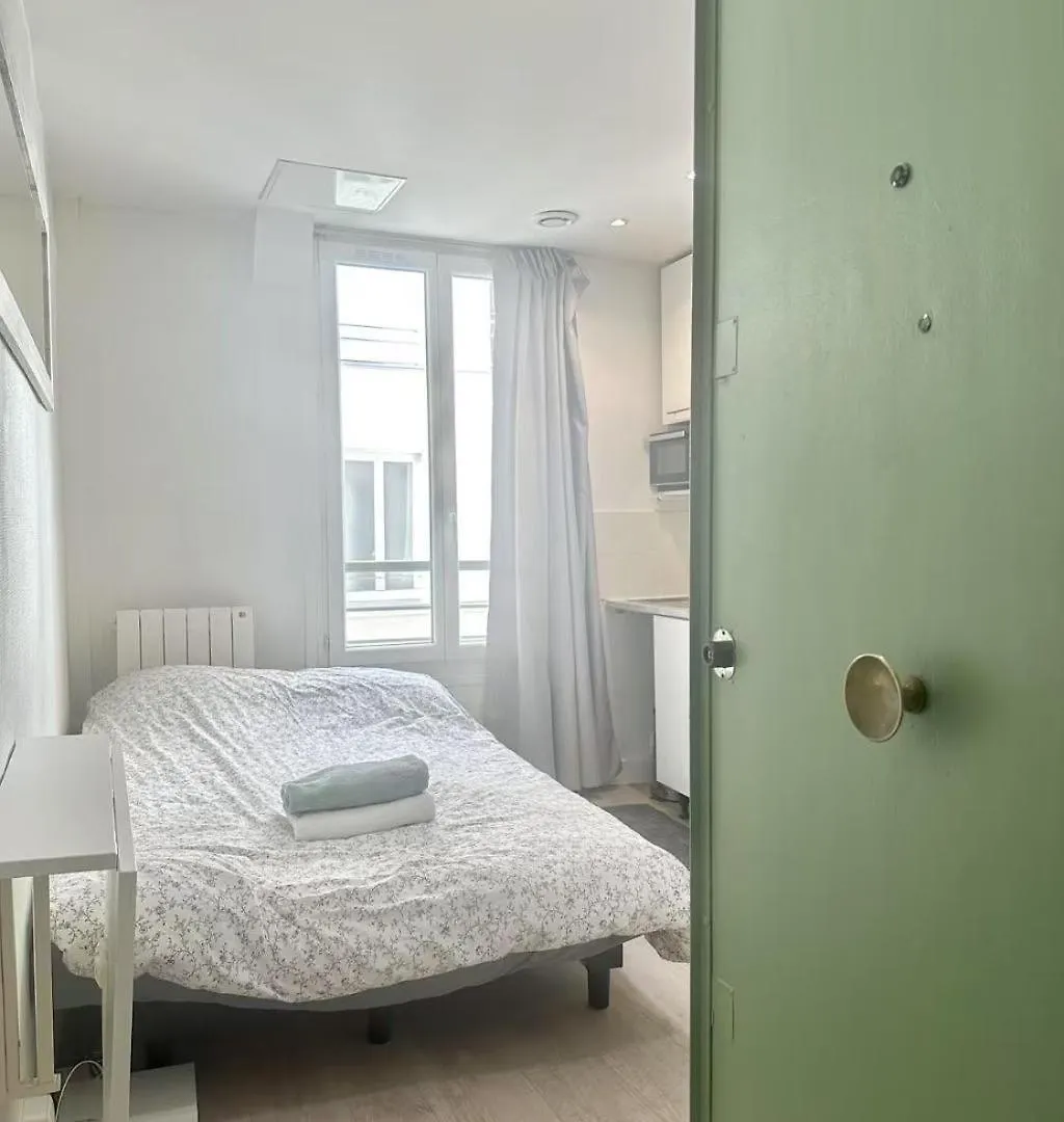 Stylish Studio Steps From Montmartre In Clauzel 巴黎 公寓
