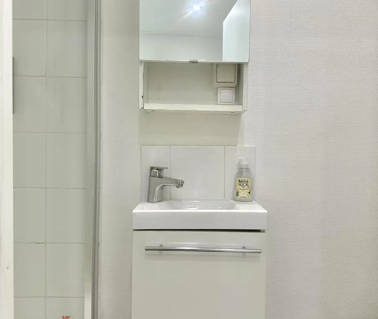 Stylish Studio Steps From Montmartre In Clauzel Paris