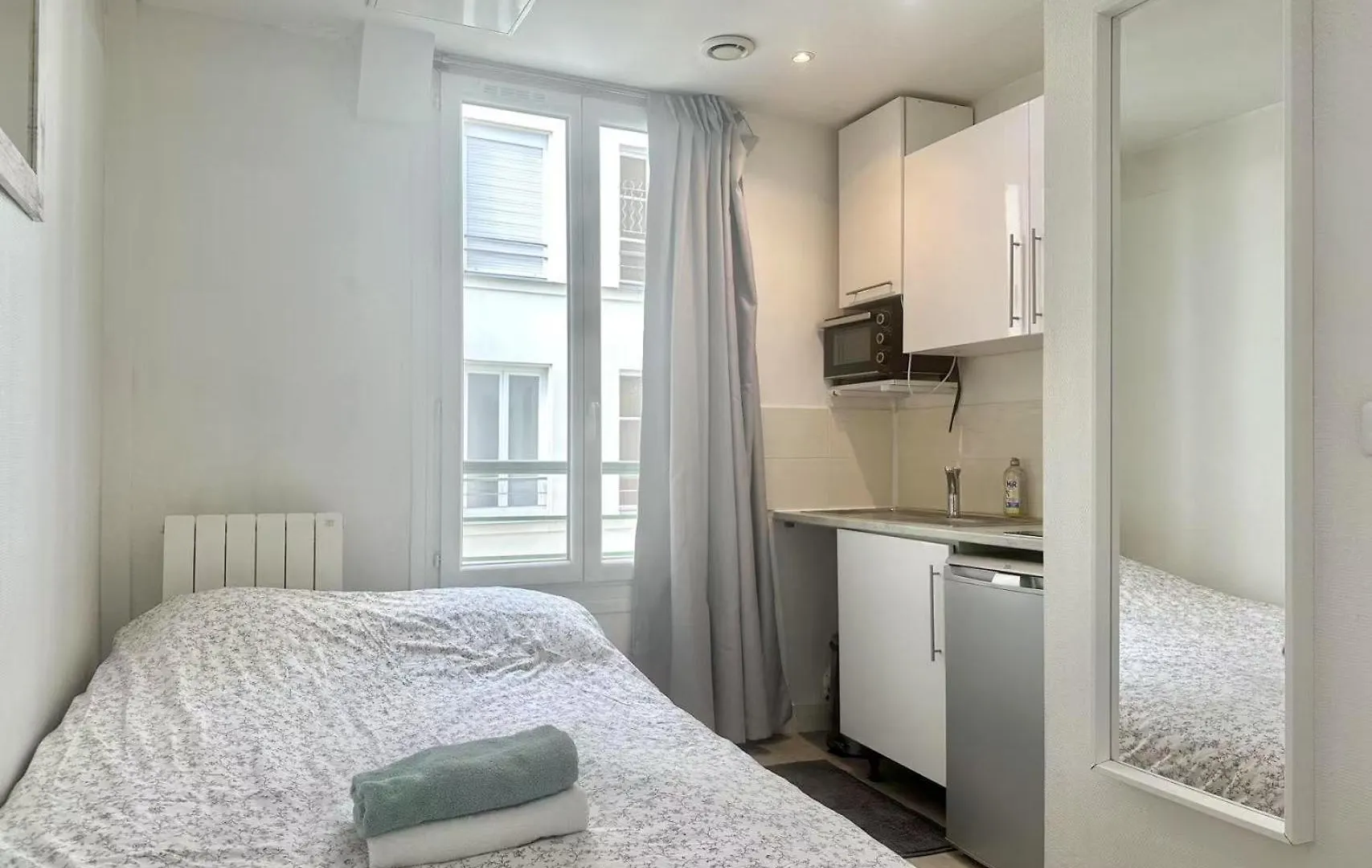 Apartment Stylish Studio Steps From Montmartre In Clauzel Paris France