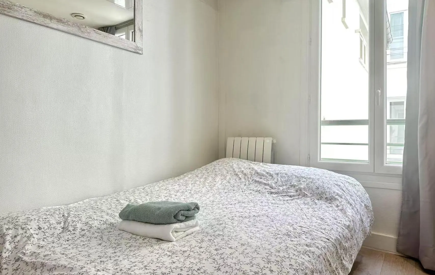 Stylish Studio Steps From Montmartre In Clauzel Paris